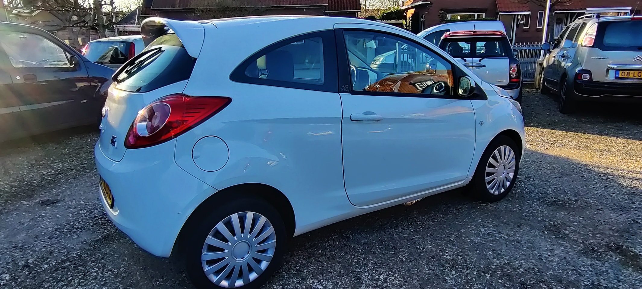 Ford Ka - 1.2 Trend Airco, bekerhouders, achterspoiler.