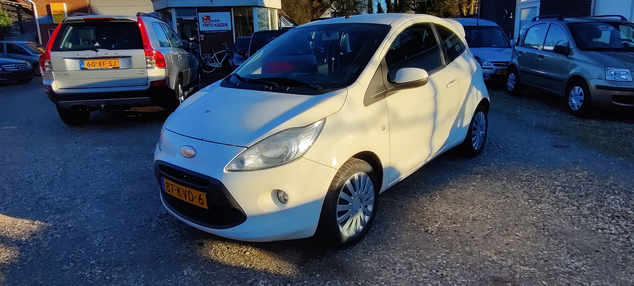 Ford Ka - 1.2 Trend Airco, bekerhouders, achterspoiler.