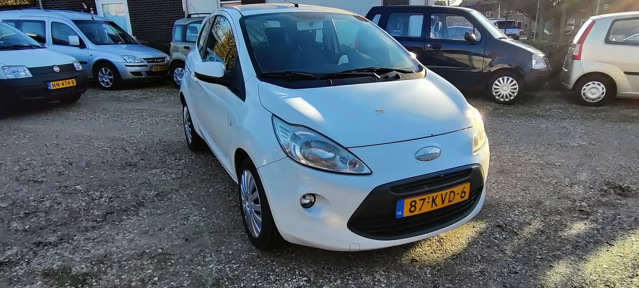 Ford Ka - 1.2 Trend Airco, bekerhouders, achterspoiler. - AutoWereld.nl