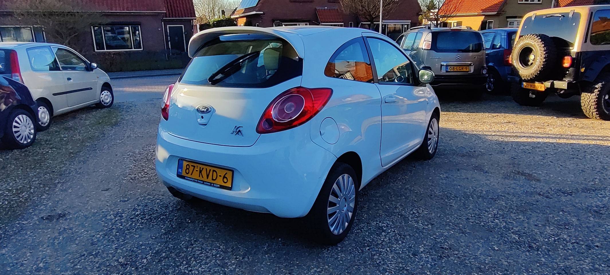 Ford Ka - 1.2 Trend Airco, bekerhouders, achterspoiler.