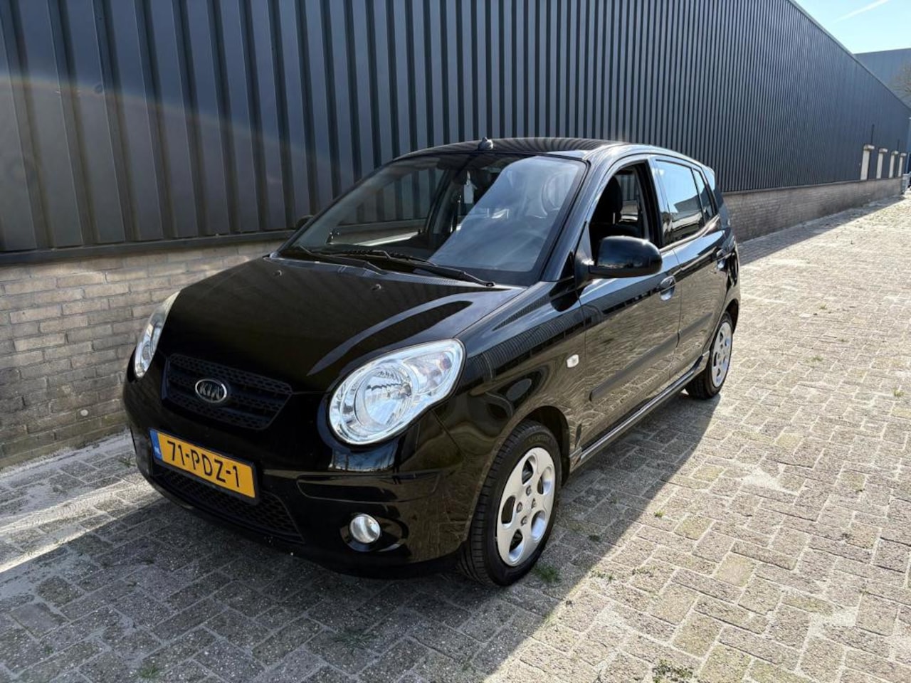 Kia Picanto - 1.0 AIRCO 5DRS APK2027 ZWART NETTE AUTO - AutoWereld.nl