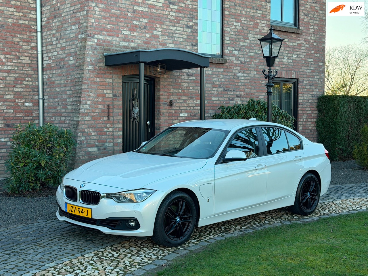 BMW 3-serie - 330e i performance High executive 1e eig! - AutoWereld.nl