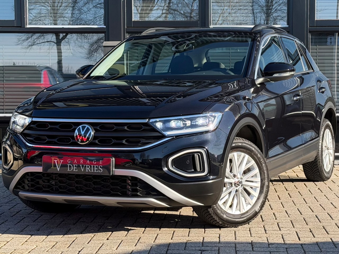 Volkswagen T-Roc - 1.5 TSI Style DSG IQ Light ACC Lane CarPlay Virtual 1500KG Trekgewicht Garantie - AutoWereld.nl