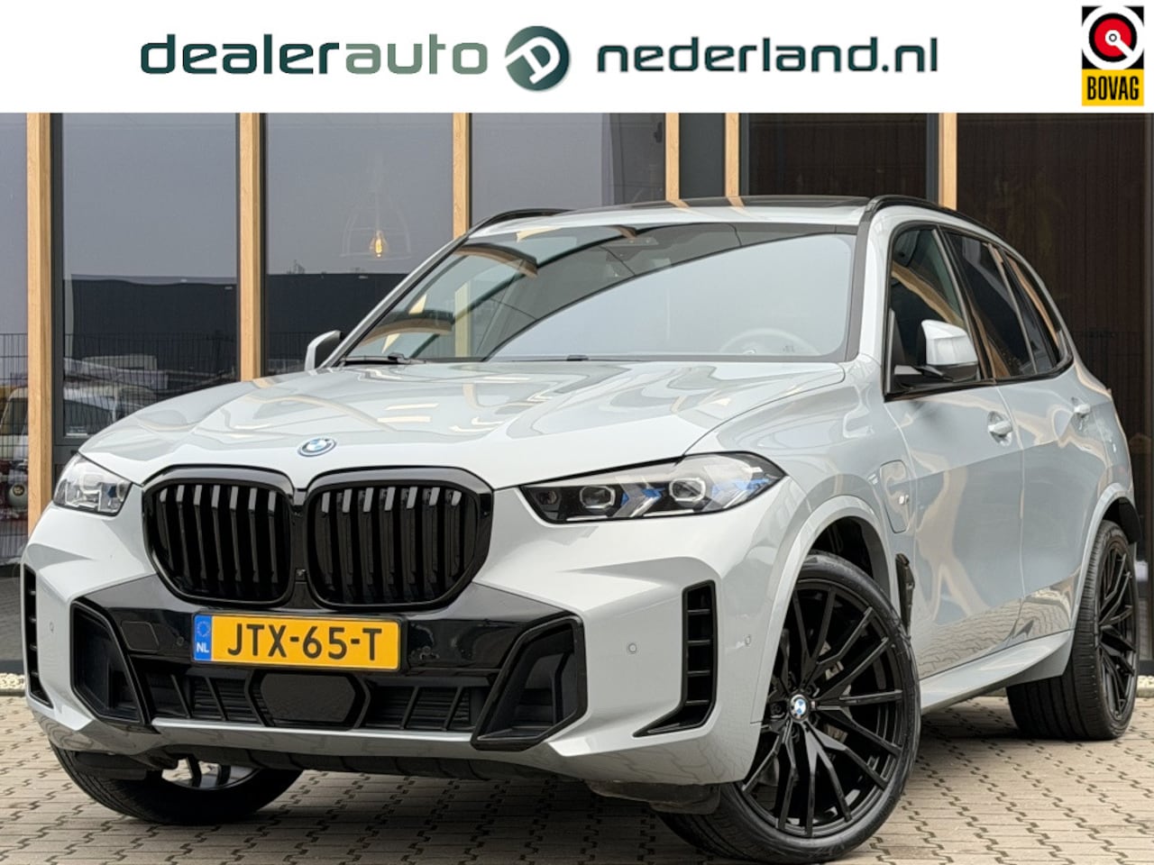 BMW X5 - xDrive 50e M-Sport | Skylounge | Driving Assistant | 22 inch - AutoWereld.nl
