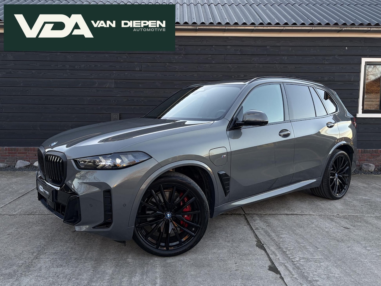 BMW X5 - xDrive50e - M-Sport Pro l NAP l Stratos Grey l B&W Audio l SoftClose l HUD - AutoWereld.nl