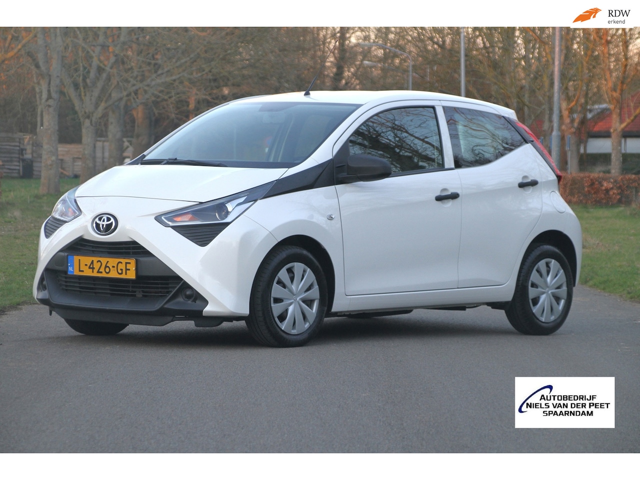 Toyota Aygo X - 1.0 VVT-i x-fun / 1e eigenaar / Parkeersensoren / Airco / Bluetooth / enz. / Volledig Toyo - AutoWereld.nl