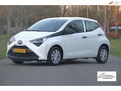 Toyota Aygo X - 1.0 VVT-i x-fun / 1e eigenaar / Parkeersensoren / Airco / Bluetooth / enz. / Volledig deal