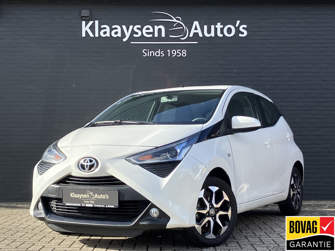 Toyota Aygo - 1.0 VVT-i X-play | dealer onderhouden | apple carplay/android auto | airco | camera | blue - AutoWereld.nl