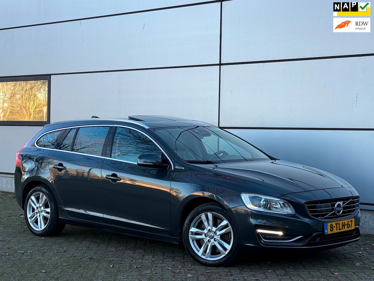 Volvo V60 - 2.4 D6 AWD Plug-In Hybrid 2e Eignr |Automaat |Open Dak |Memory |4x Stoelverw|Stuurverw|Lee - AutoWereld.nl