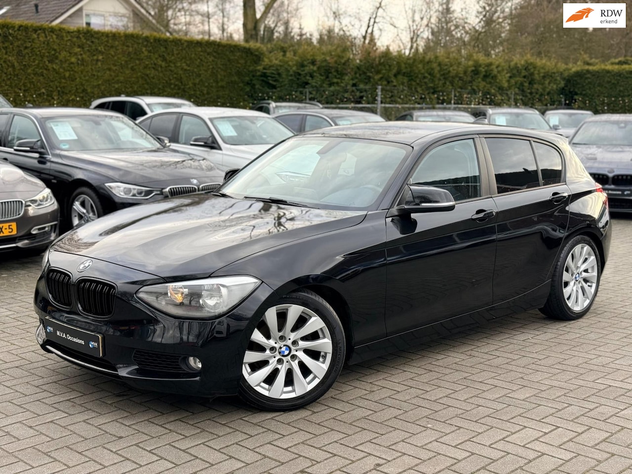BMW 1-serie - 114i Business+|Nieuwe Ketting + Klepseals|Climate control|Stoelverwarming|17 inch.. - AutoWereld.nl