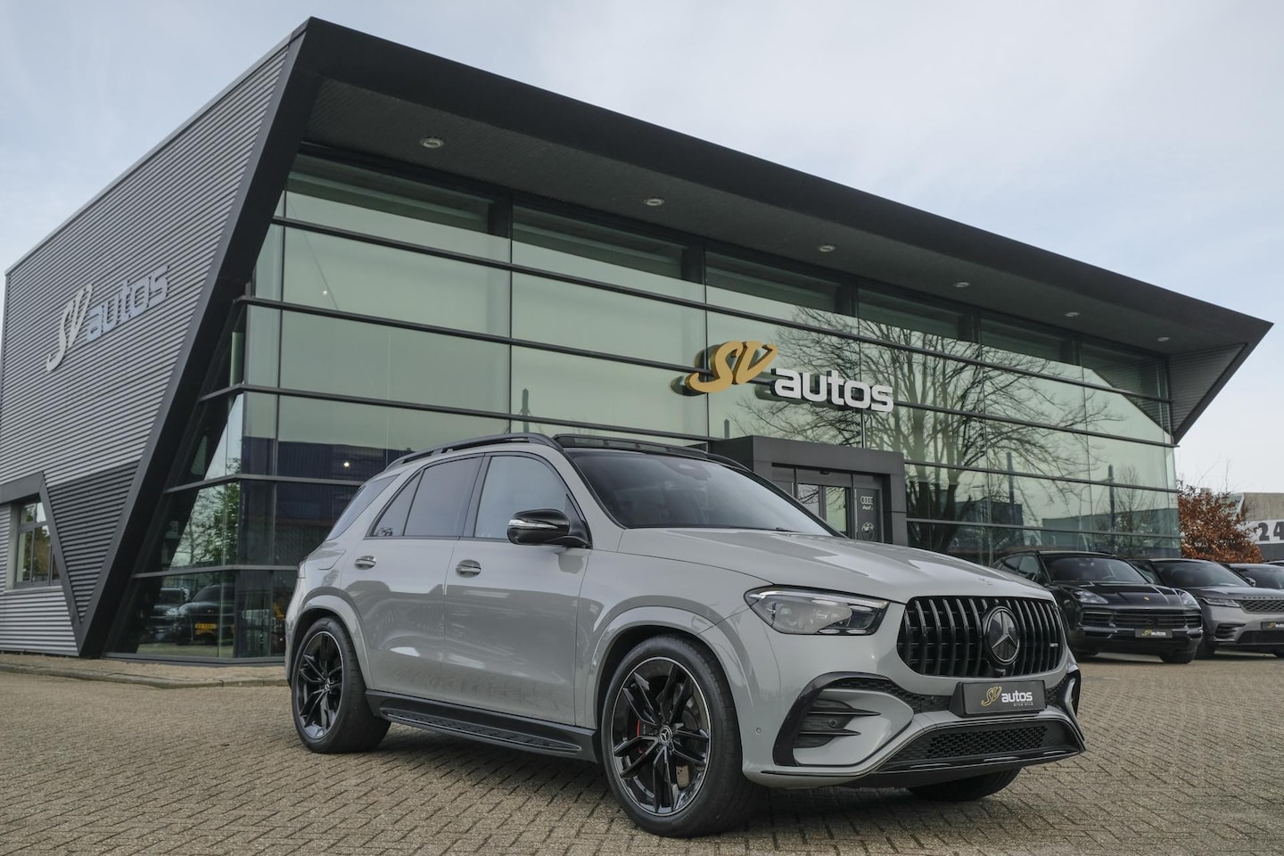 Mercedes-Benz GLE-Klasse - GLE400e AMG 381pk Panoramadak *BTW* Alpingrau Manufaktur Luchtvering NLauto 22" LMV Trekha - AutoWereld.nl