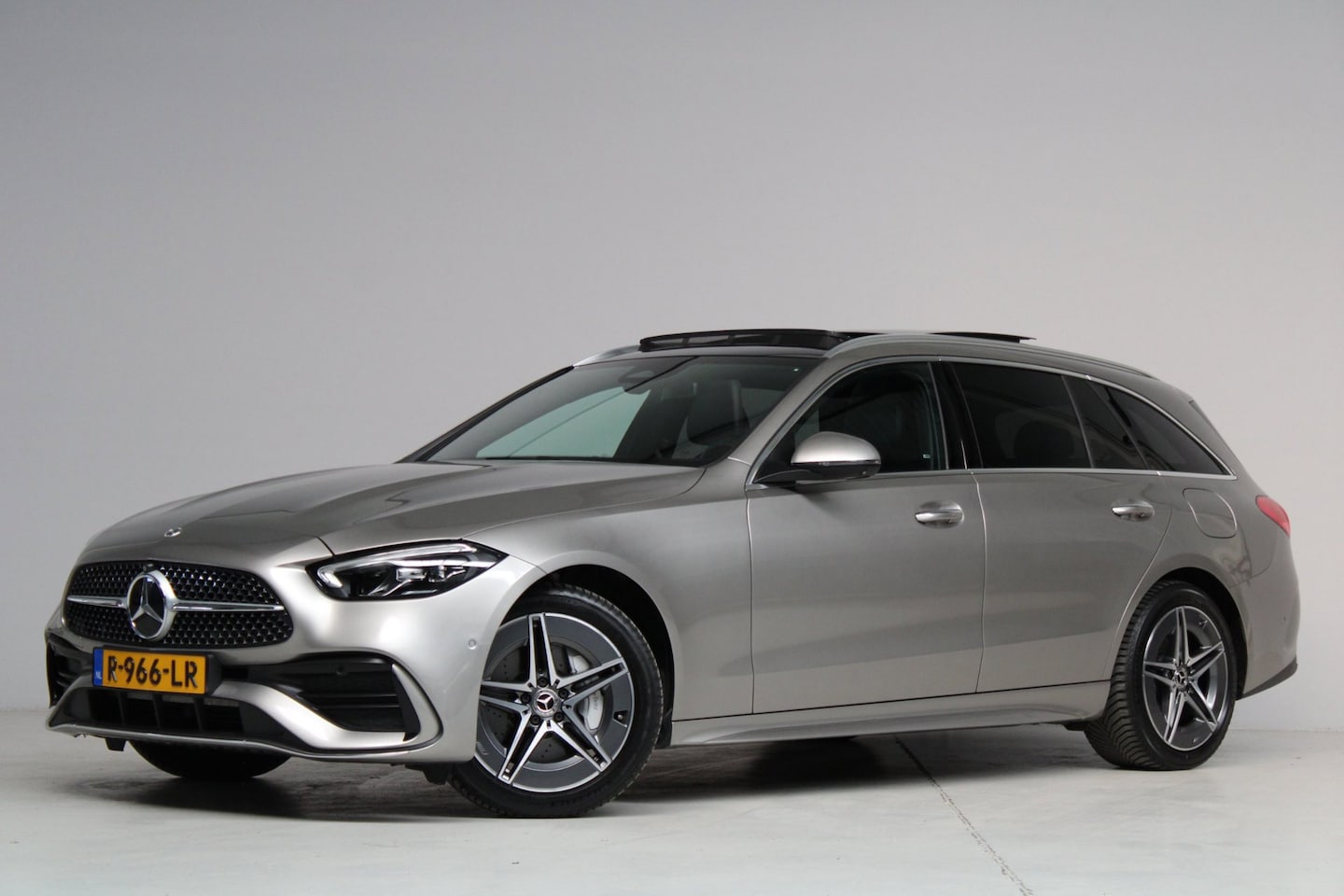 Mercedes-Benz C-klasse Estate - 300 e AMG Line | panoramadak | elek. trekhaak | massage stoel(en) | adap. cruise | elek. s - AutoWereld.nl