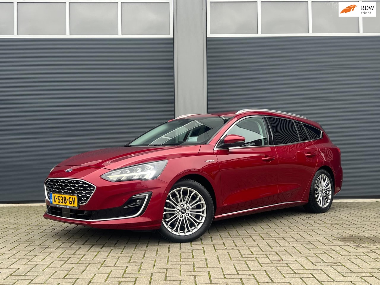 Ford Focus Wagon - 1.0 EcoBoost Vignale Ford Focus Wagon Vignale 1.0 EcoBoost | 2020 | HUD | Leder | Verwarmd - AutoWereld.nl