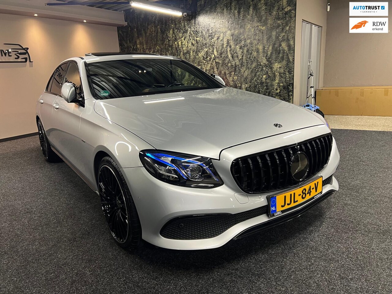 Mercedes-Benz E-klasse - 300 -mild hyb-258pk-Dak-360-Dealer onder-Standkachel-Adaptif - AutoWereld.nl