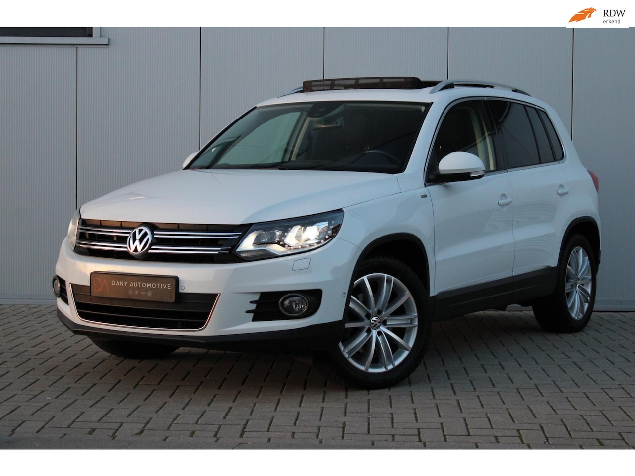 Volkswagen Tiguan - 1.4 TSI CUP 160PK DSG PANO I LED I CAMERA I EL. TREKHAAK I CRUISE I PDC I - AutoWereld.nl