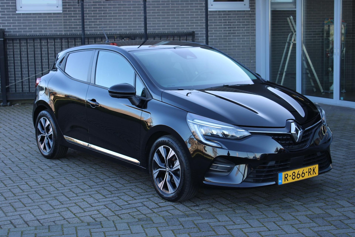 Renault Clio - 1.0 TCe 90 Evolution Dodehoek/Led/Navi Incl Garantie!! - AutoWereld.nl