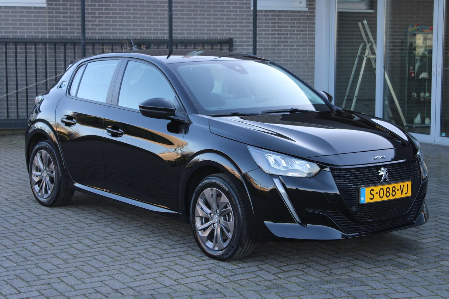 Peugeot e-208 - EV Active Pack 50 kWh Led/Navi/AppleAndroid - AutoWereld.nl