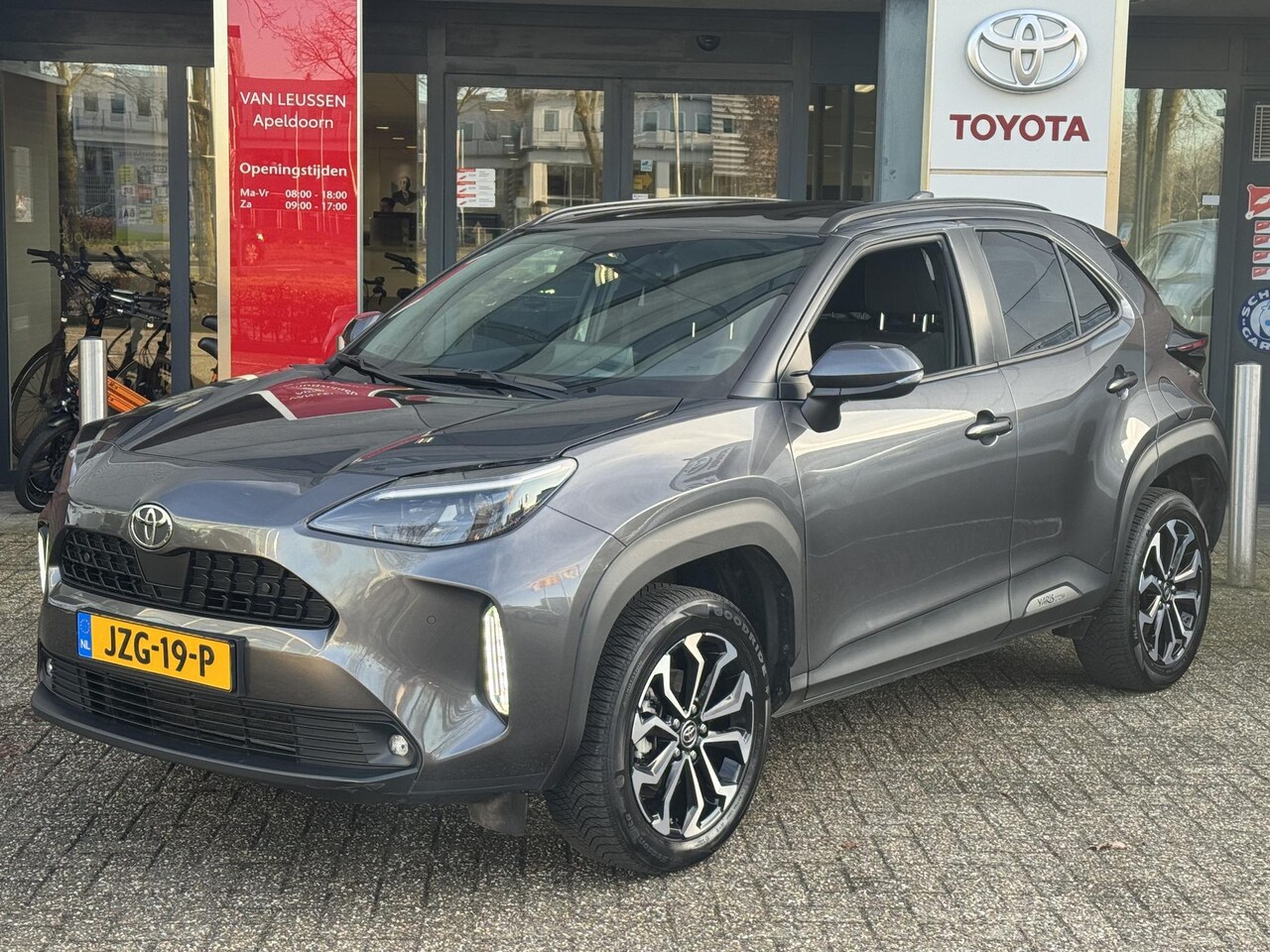 Toyota Yaris Cross - 1.5 Hybrid 115 First Edition STOEL/STUURVERWARMING APPLE/ANDROID CAMERA CLIMA NAVI AD-CRUI - AutoWereld.nl