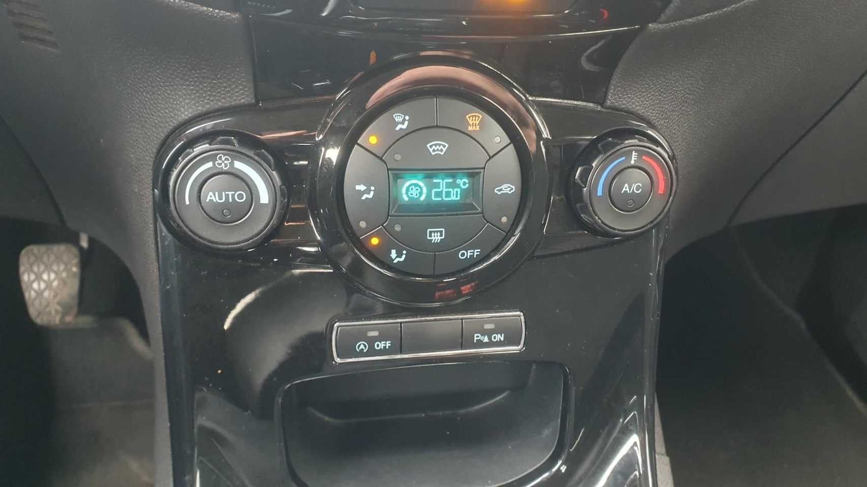 Ford Fiesta - 1.5 TDCi Titanium Lease Edition 1.5 TDCi Titanium Lease Edition