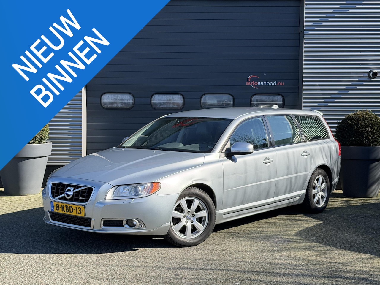 Volvo V70 - 1.6 T4 R-Edition | Navigatie | Lederen Bekleding | Xenon | Lichtmetalen Velgen | Parkeerse - AutoWereld.nl