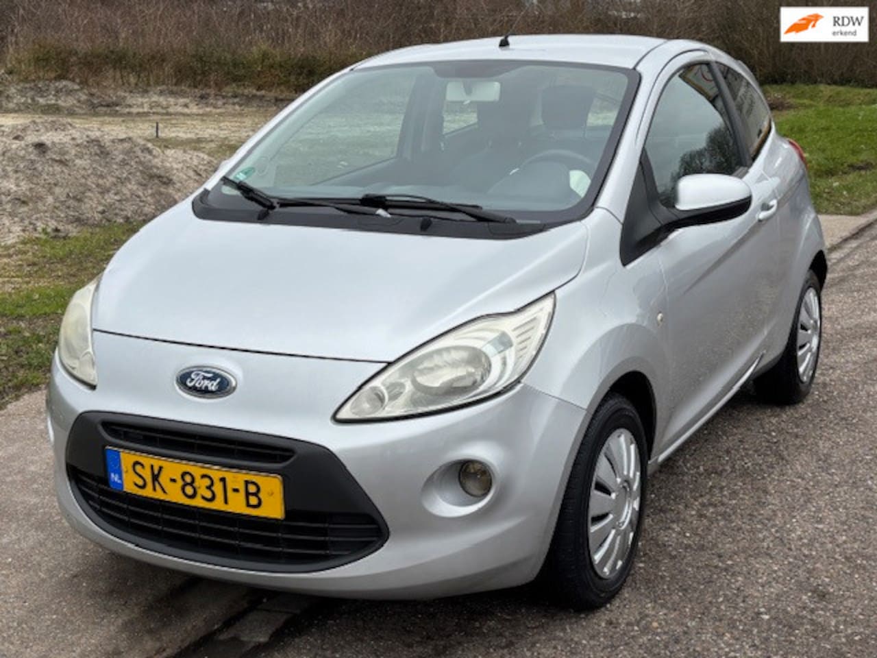 Ford Ka - 1.2 Titanium Airco Electric pakket Audio/CD Colorpakket Deelbare achterbank ABS Getint gla - AutoWereld.nl