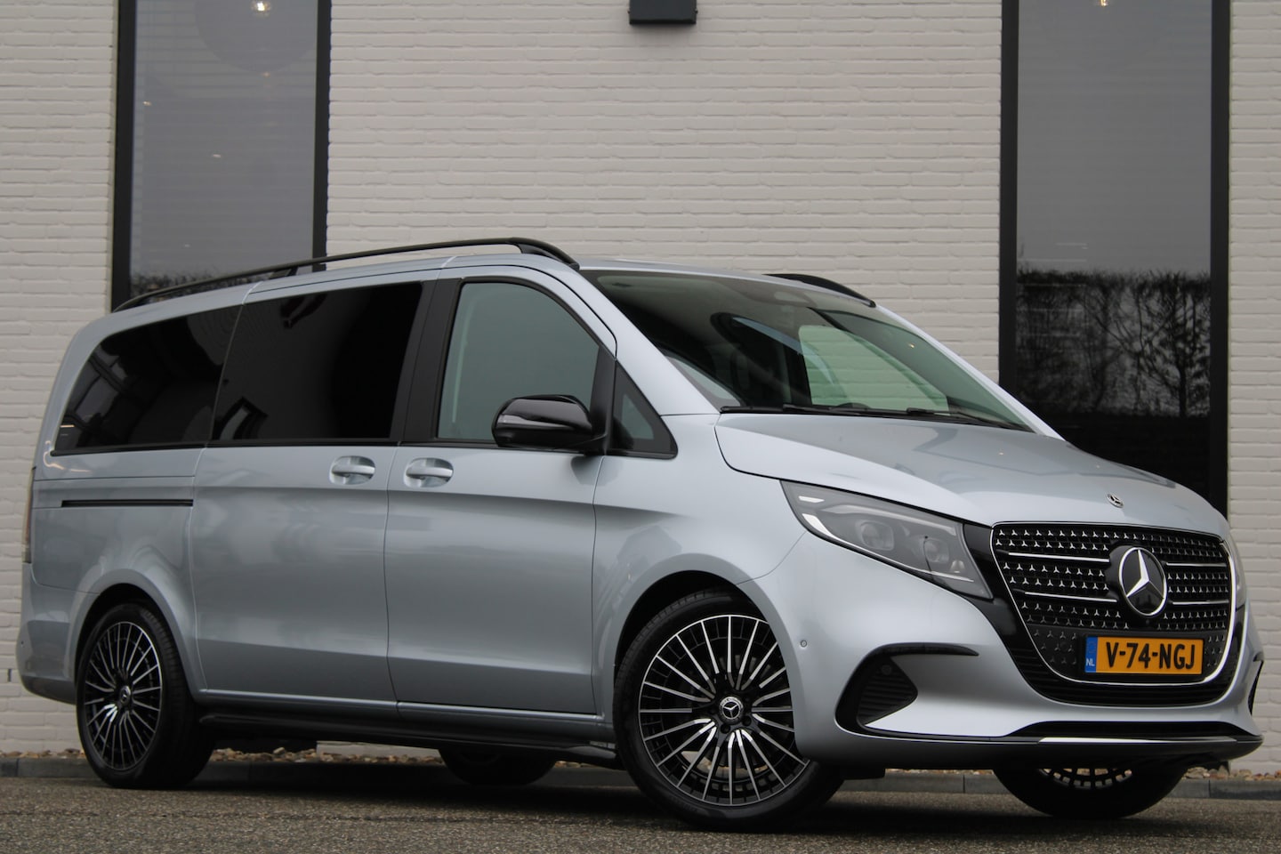 Mercedes-Benz V-klasse - 220d / Lang / DC / New Model / 2x Schuifdeur / Burmester / 360 Camera / NIEUWSTAAT - AutoWereld.nl