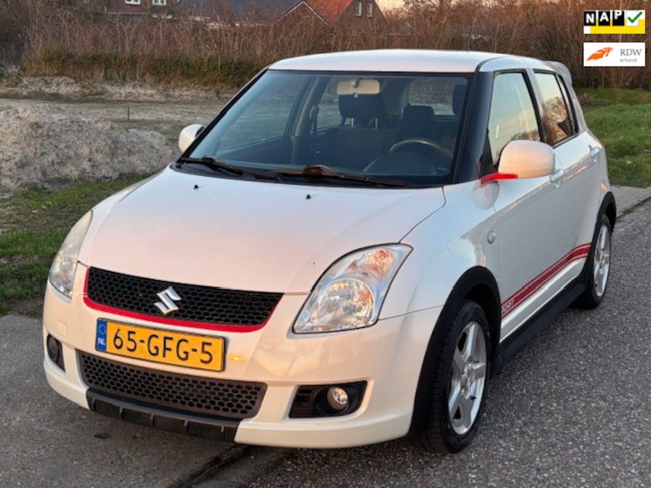 Suzuki Swift - 1.3 Shogun 5-Drs Airco Electric pakket Audio-CD/MP3 LMV 15" PDC Colorpakket ABS EBD Dealer - AutoWereld.nl