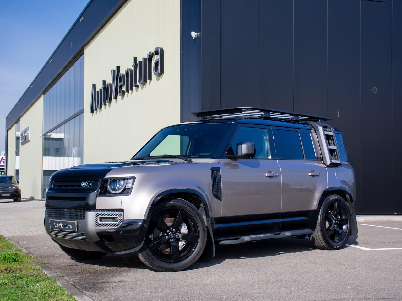 Land Rover Defender 110 - 2.0 P400e 110 X-Dynamic HSE | Trekhaak | Stoelkoeling | Adapt. Cruise | Imperiaal | Stuurw - AutoWereld.nl