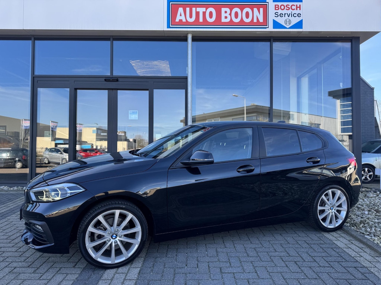 BMW 1-serie - 118i 140PK EXECUTIVE 1E EIG. APPCARPL./NAVI/ DIGI-PACK/LED/2xPDC/S&S/MEDIA/BTA/NL AUTO/KM= - AutoWereld.nl