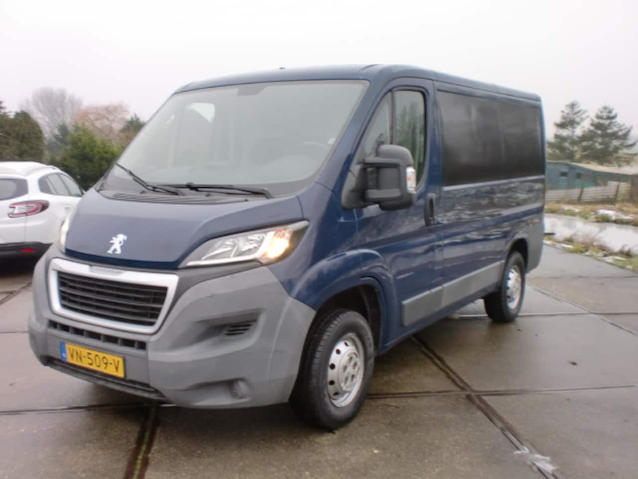 Peugeot Boxer - 2.2 HDI 3PERS L1H1 XR BJ2015 LEASE € 111 KM 64000 - AutoWereld.nl