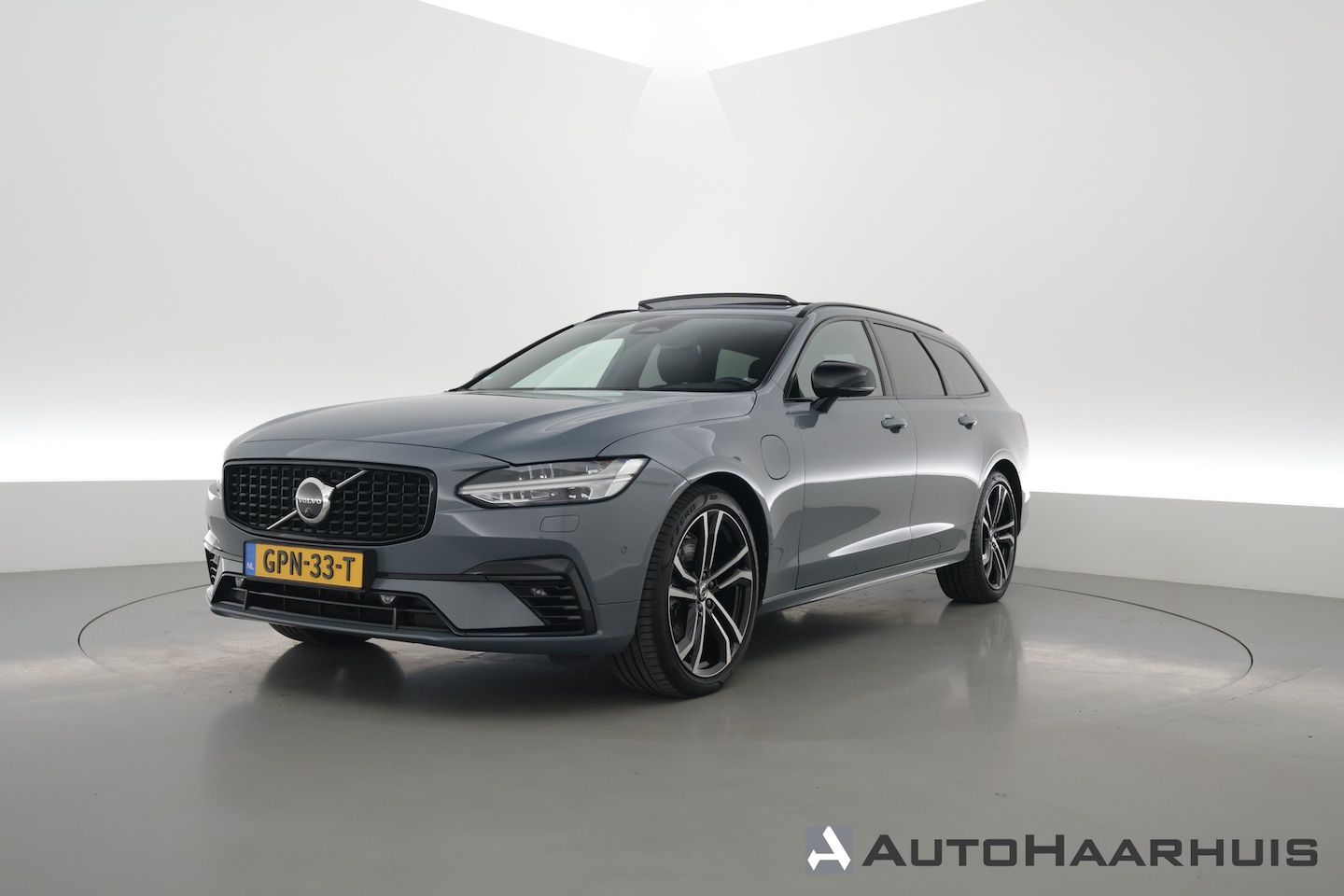 Volvo V90 - 2.0 T6 Plug-in hybrid AWD Plus Dark | S/K-dak | Harman/Kardon | Elek. trekhaak | Memory | - AutoWereld.nl