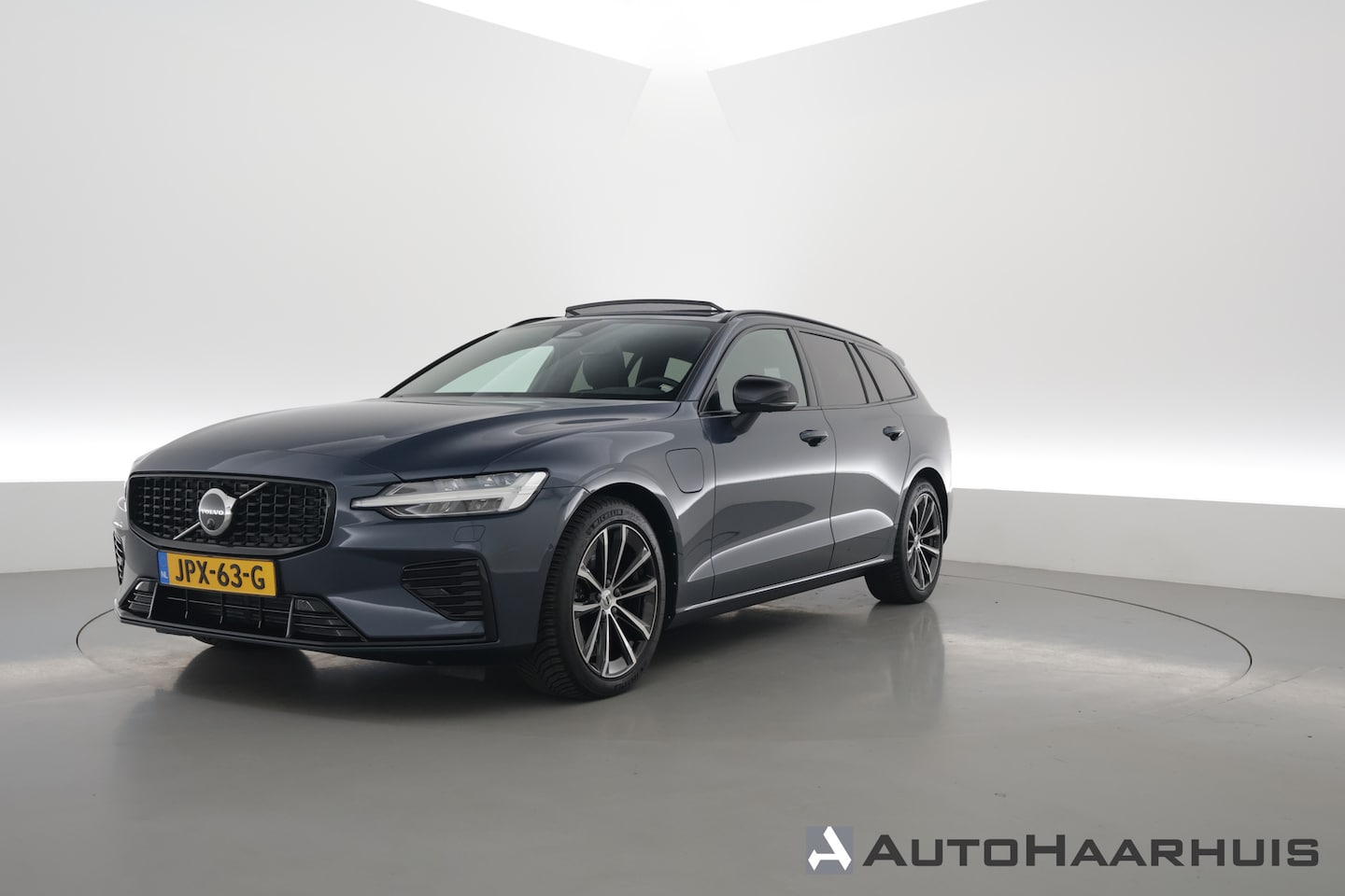 Volvo V60 - 2.0 T6 Plug-in hybrid AWD Plus Dark | S/K-dak | Harman/Kardon | Memory | Stoel-stuur-ruitv - AutoWereld.nl
