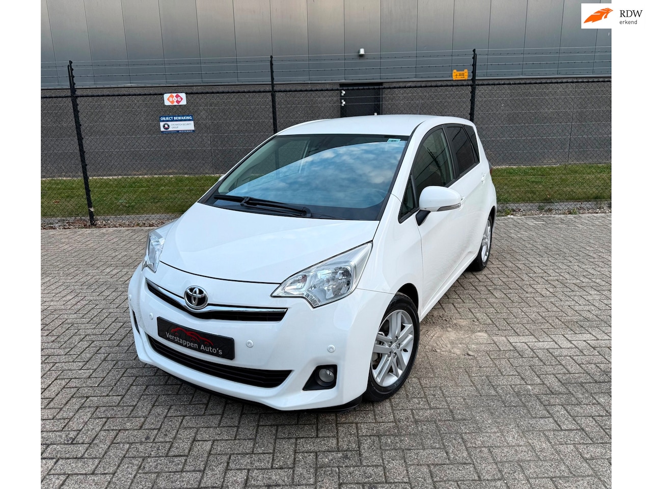 Toyota Verso S - 1.3 VVT-i Dynamic *AUTOMAAT-NAVIGATIE-19.000KM!* - AutoWereld.nl