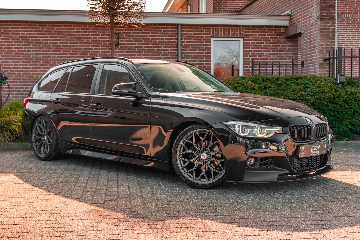 BMW 3-serie Touring - 318i M-Sport LED Half/Leer Stoelverwarming Elek.Klep 19'' - AutoWereld.nl