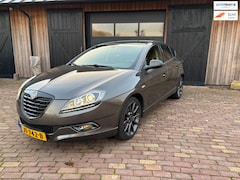 Lancia Delta - 1.4-16V Gold MOMO DESIGN , BIJZONDER UITVOERING