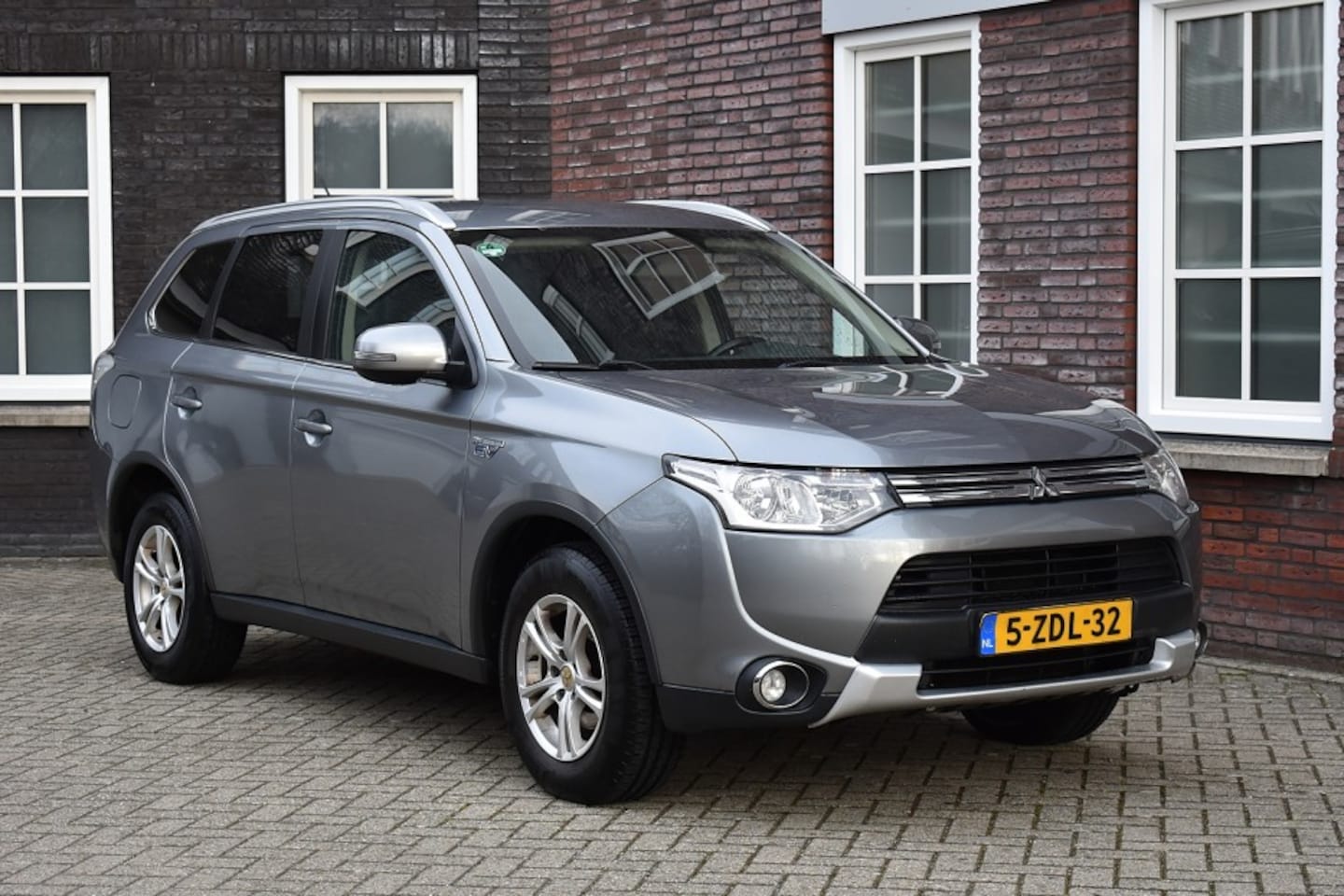 Mitsubishi Outlander - 2.0 PHEV Business Edition X-Line Wij zijn op afspraak geopend! Graag bellen voor uw komst. - AutoWereld.nl
