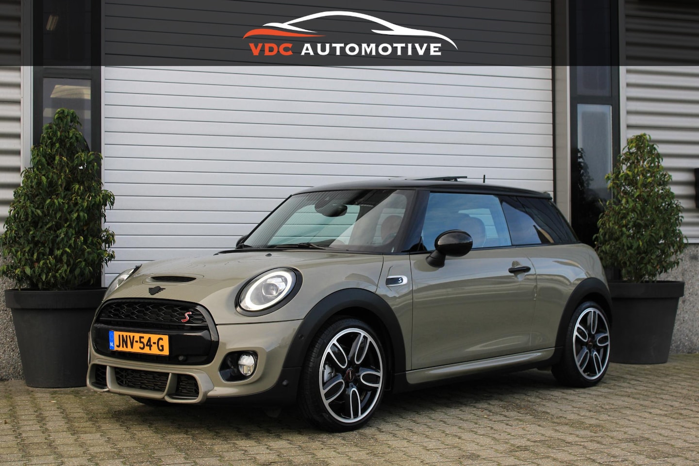 MINI Cooper S - Mini 2.0 Chili JCW | Unieke Uitvoering | Pano | ACC | Camera | Stoelverwarming | Union Jac - AutoWereld.nl