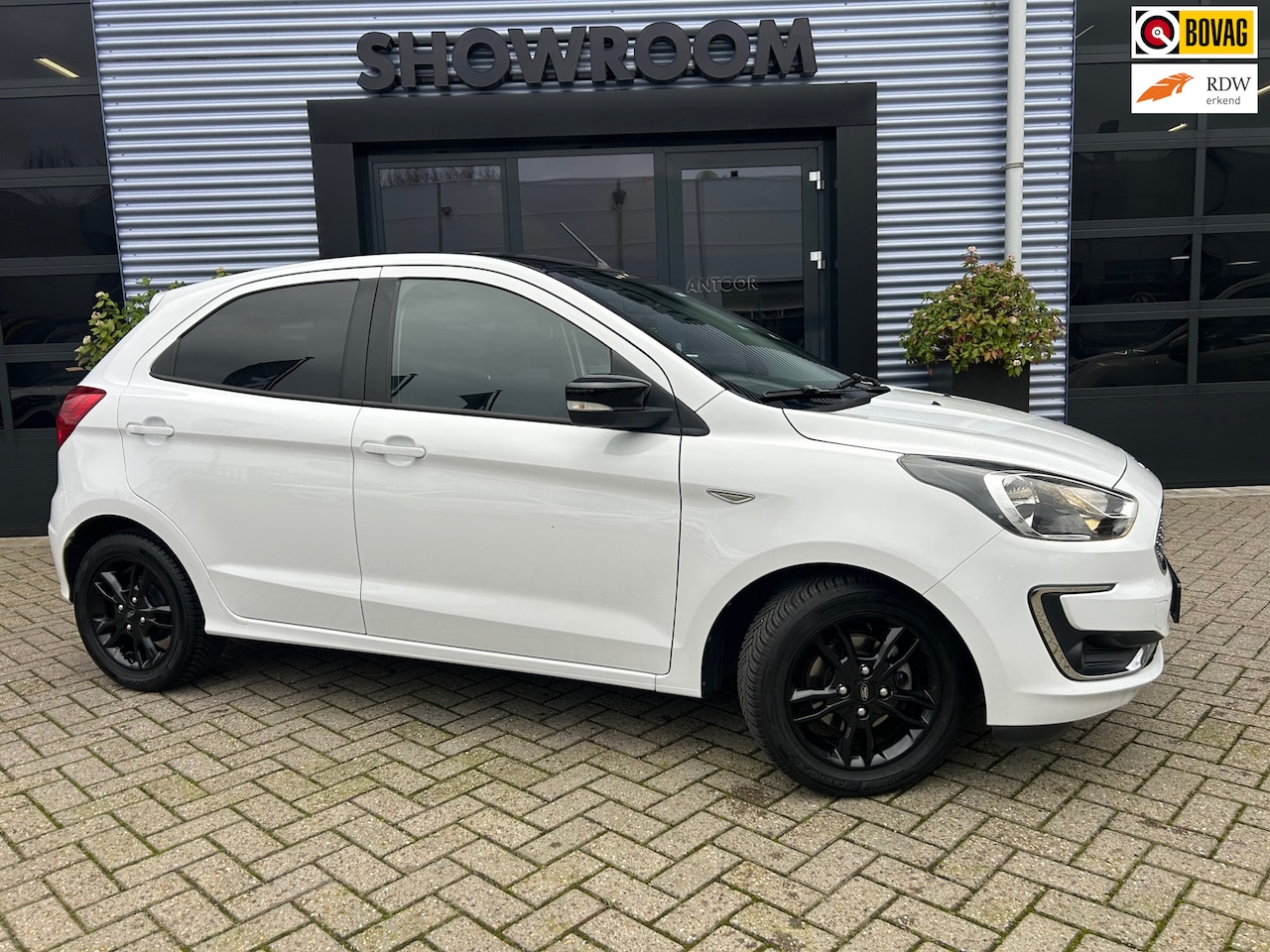 Ford Ka - Black & White edition Applecarplay|Cruise|Stoelverwarming - AutoWereld.nl