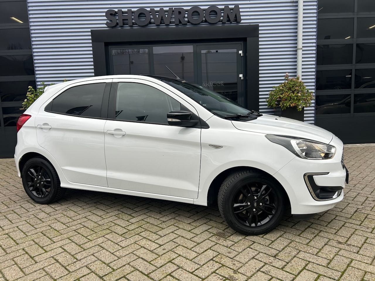 Ford Ka - Black & White edition Applecarplay|Cruise|Stoelverwarming - AutoWereld.nl