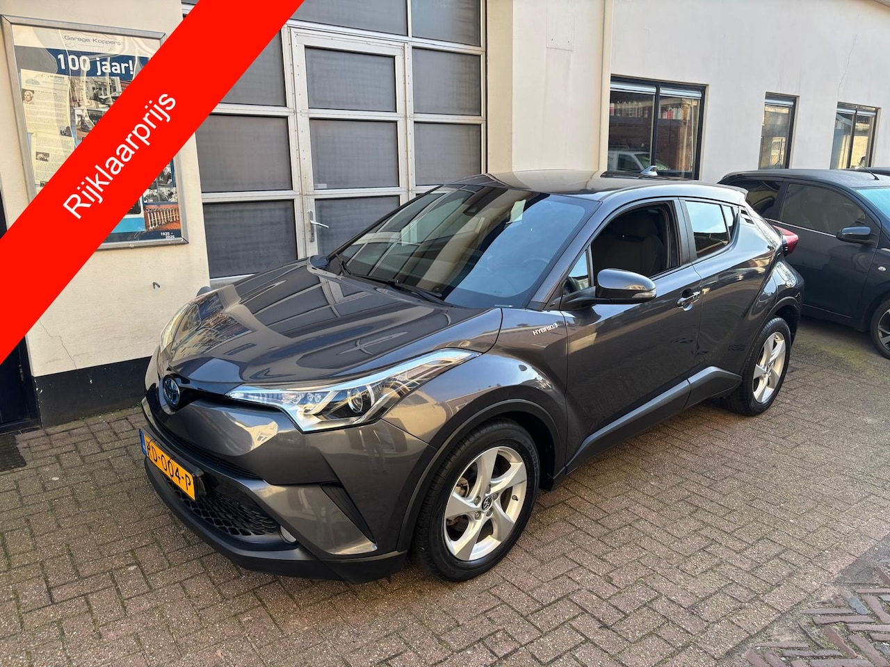 Toyota C-HR - 1.8 Hybrid 122pk CVT Active CARPLAY TREKHAAK - AutoWereld.nl