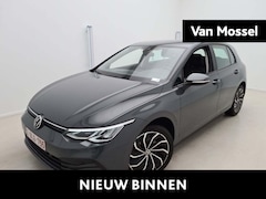 Volkswagen Golf - 1.0 eTSI Life 110 PK| Stoelverwarming | Stuurwielverwarming | Parkeersensoren Voor & Achte