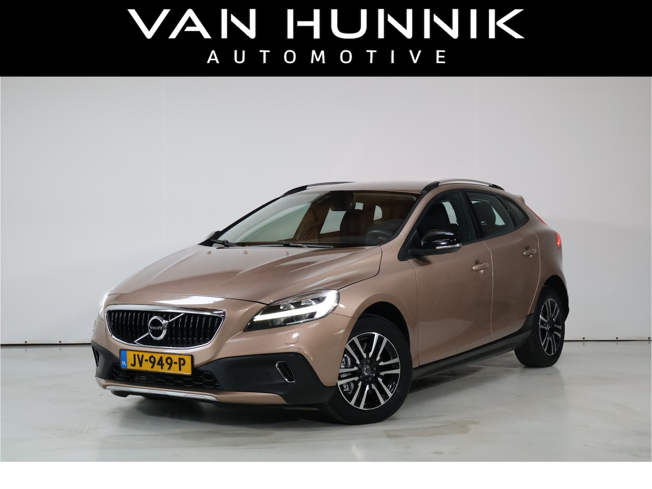 Volvo V40 Cross Country - 2.0 T3 Momentum | Dealer Onderhoud | Nieuwe DB-Riem - AutoWereld.nl