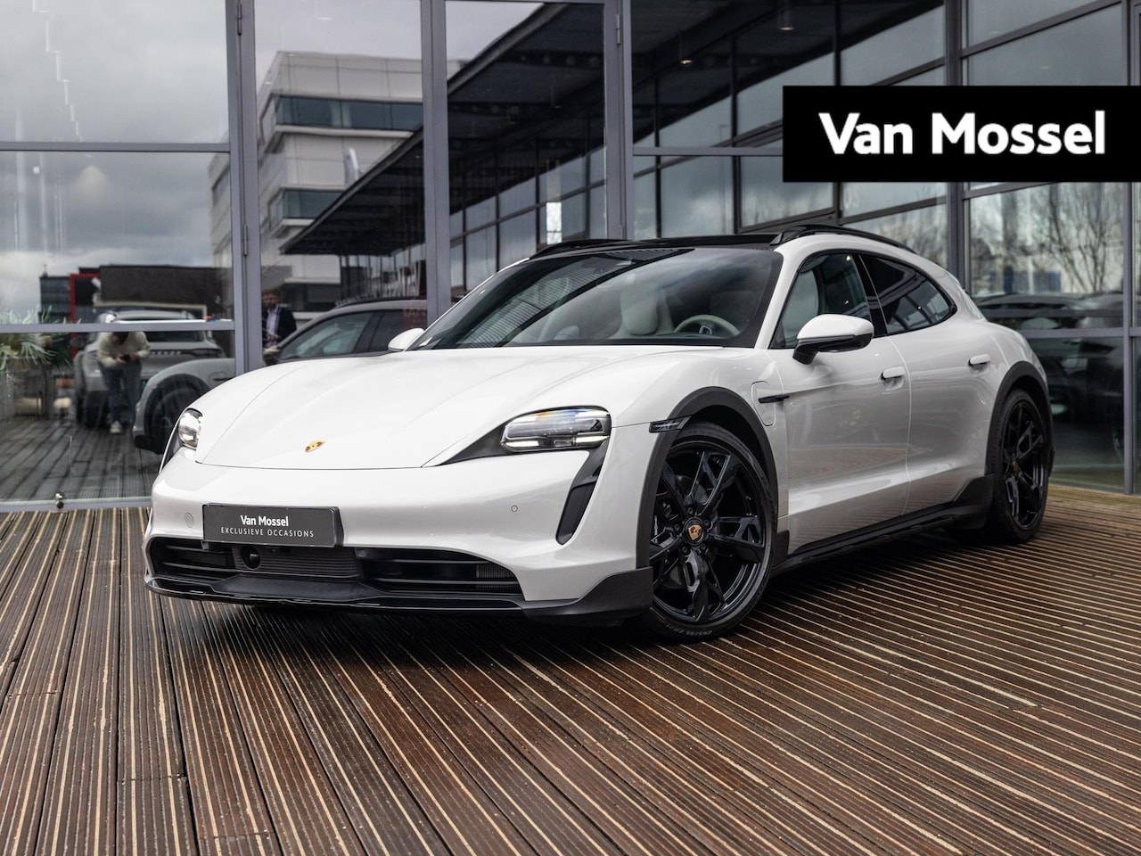 Porsche Taycan Cross Turismo - 4S 93 kWh | SPORTCHRONO | BOSE | VIERWIELBESTURING | PANORAMADAK | PASM LUCHTVERING | BIJR - AutoWereld.nl