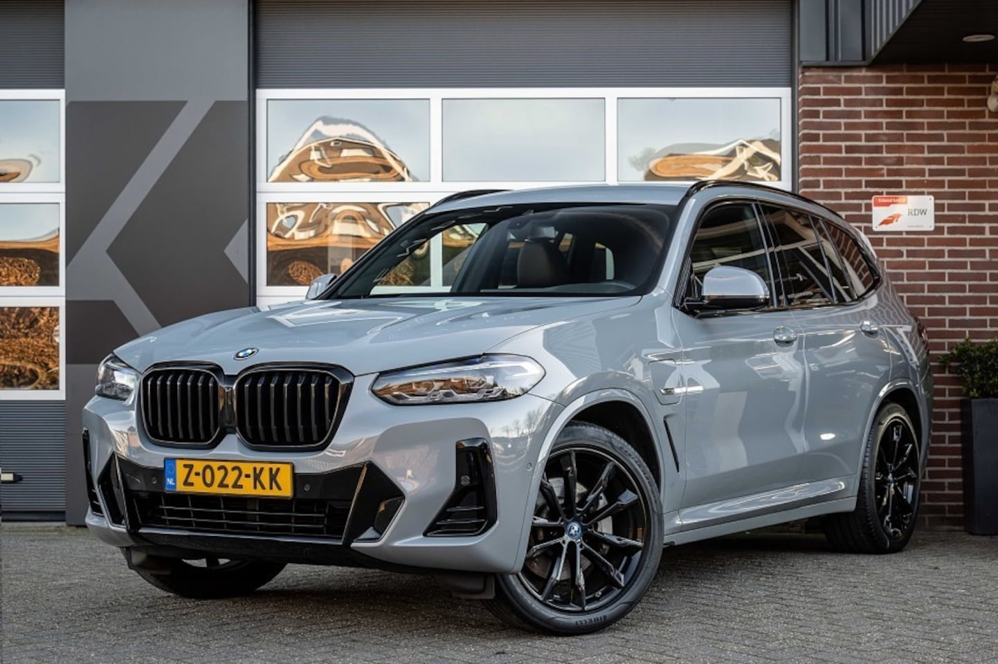 BMW X3 - 30e xDrive M Sport | Shadow | HIFI | Camera | Trekhaak | 20 Inch | - AutoWereld.nl