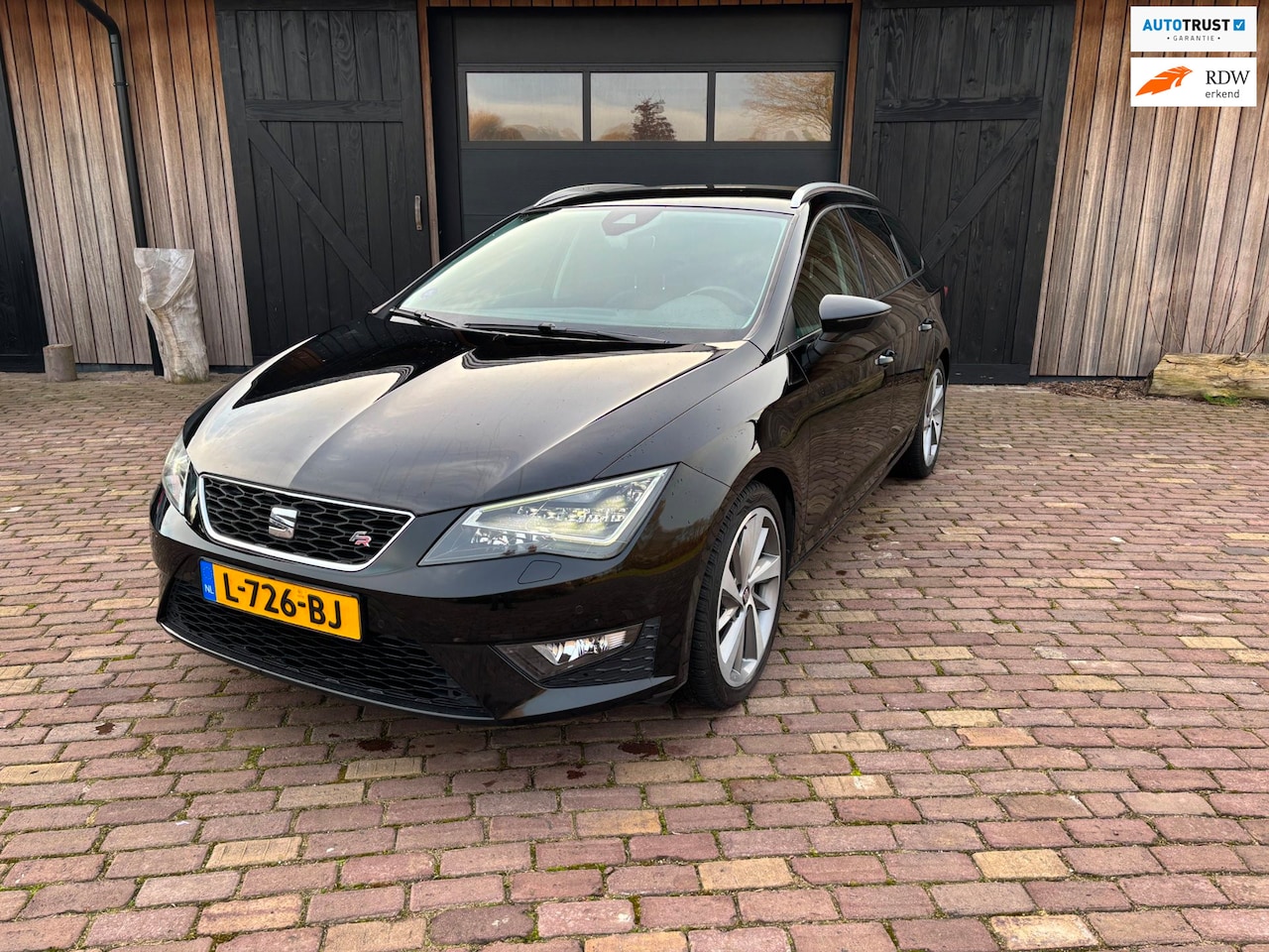 SEAT Leon ST - 1.8 TSI FR Connect 1.8 TSI FR Connect, AUTOMAAT, TREKHAAK ,HALF LEER,MOOIE VELGEN. - AutoWereld.nl