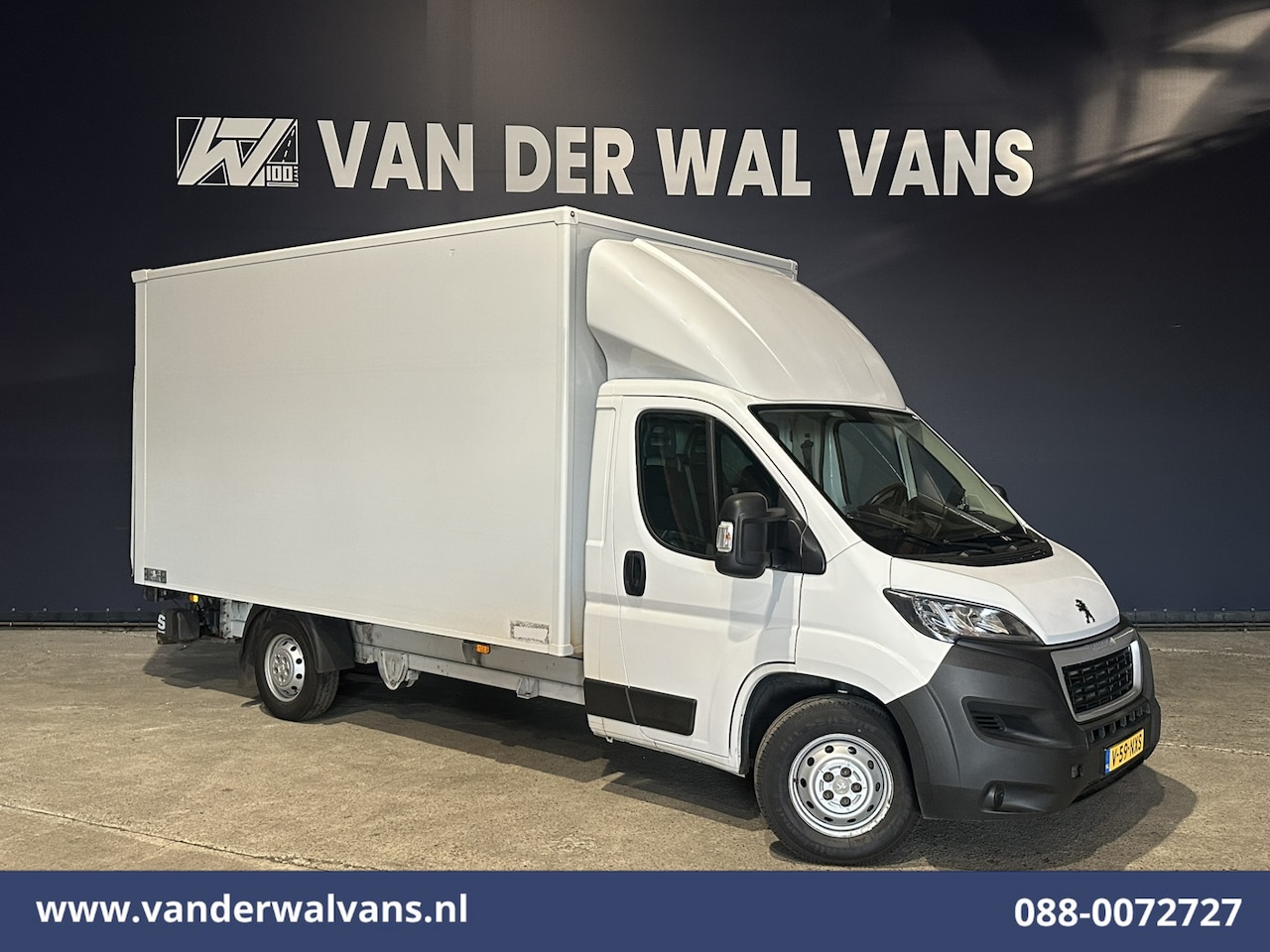 Peugeot Boxer - 2.2 BlueHDi 141pk Bakwagen Laadklep Euro6 Airco | Camera | 1085kg laadvermogen Bijrijdersb - AutoWereld.nl