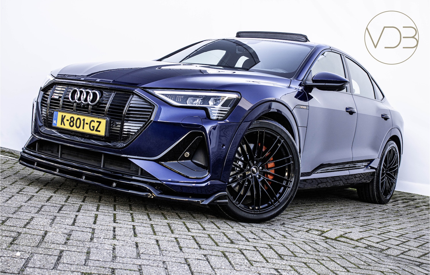 Audi e-tron Sportback - 55 SOH 93% 22inch PANO 360GR AMBIANCE TREKHAAK Origineel NL - AutoWereld.nl