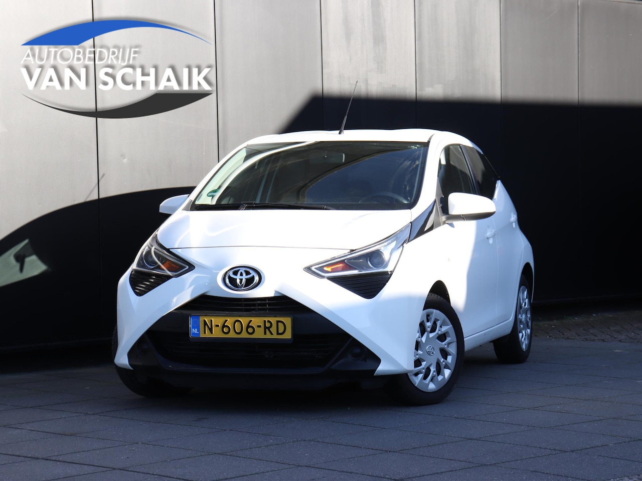 Toyota Aygo - 1.0 VVT-i x-play | CAMERA | ELEK. SPIEGELS | BLEUTOOTH | CRUISE | AIRCO | - AutoWereld.nl