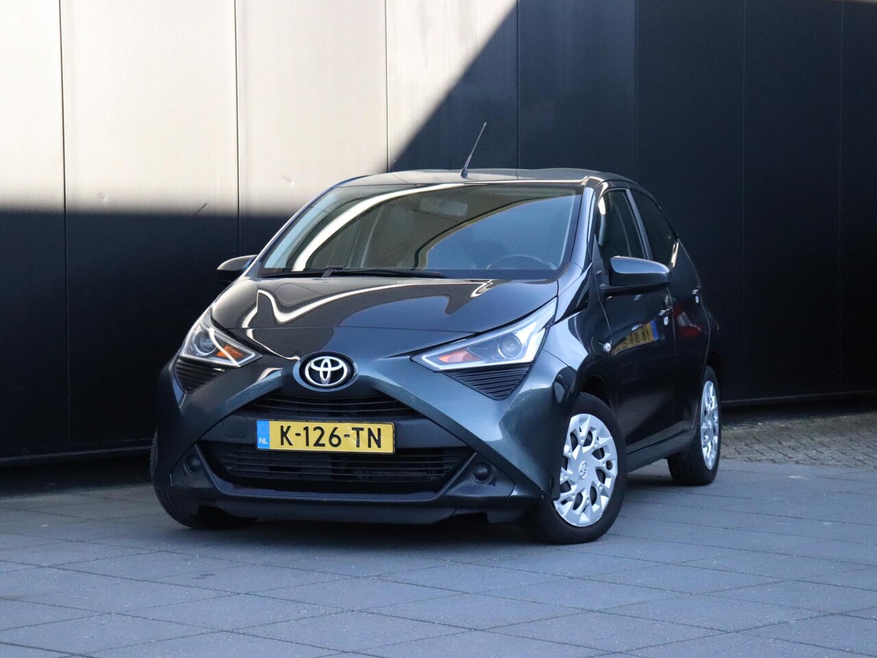 Toyota Aygo - 1.0 VVT-i x-play | CAMERA | ELEK. SPIEGELS | BLEUTOOTH | CRUISE | AIRCO | - AutoWereld.nl