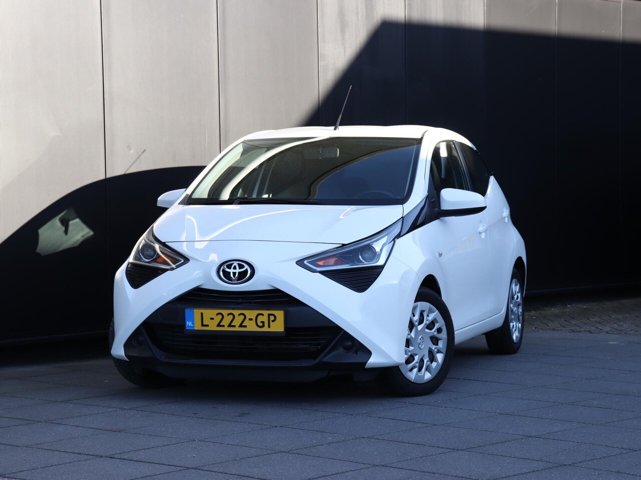 Toyota Aygo - 1.0 VVT-i x-play | CAMERA | ELEK. SPIEGELS | BLEUTOOTH | CRUISE | AIRCO | - AutoWereld.nl